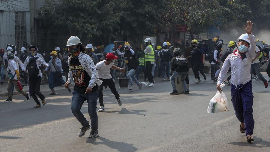 Pedemo penolak kudeta militer di Myanmar masih terus lakukan aksi pada 3 Maret 2021. AP/
