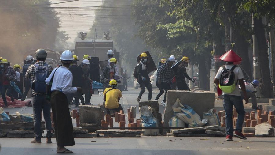 Pedemo penolak kudeta militer di Myanmar masih terus lakukan aksi pada 3 Maret 2021. AP/