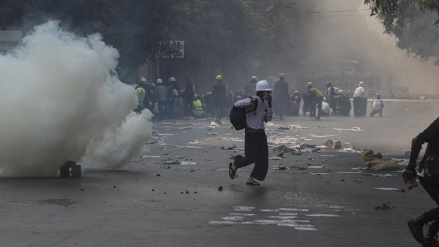 Pedemo penolak kudeta militer di Myanmar masih terus lakukan aksi pada 3 Maret 2021. AP/