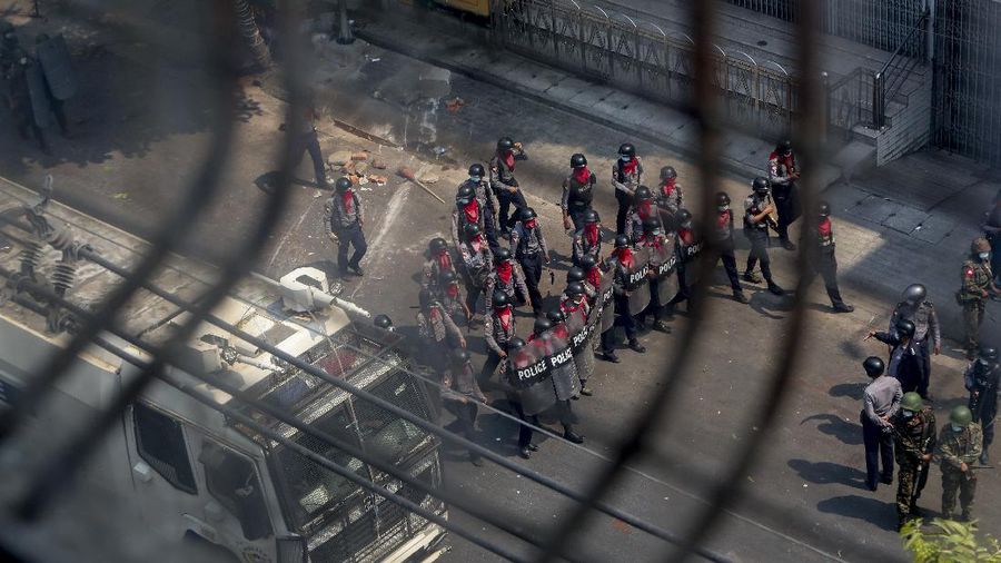 Pedemo penolak kudeta militer di Myanmar masih terus lakukan aksi pada 3 Maret 2021. AP/
