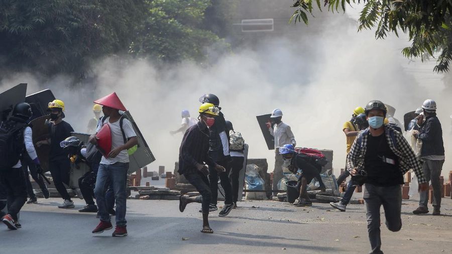 Pedemo penolak kudeta militer di Myanmar masih terus lakukan aksi pada 3 Maret 2021. AP/