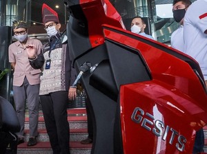 Mau Nyicil Motor Listrik Subsidi? Minimal Punya Gaji Segini