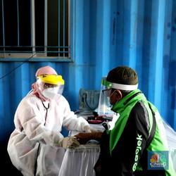 Potret Layanan Vaksinasi Covid Drive Thru ala Halodoc & Gojek