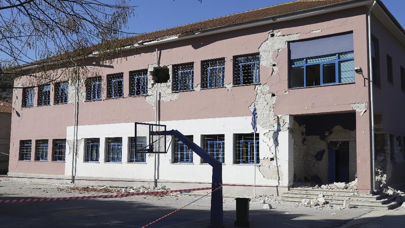 Gempa 6,3 Magnitudo guncang Yunani pada Rabu (3/3//2021). (AP/Vaggelis Kousioras)