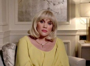 Emerald Fennell Ngaku Pernah Diminta Lepas Celana Dalam saat Syuting