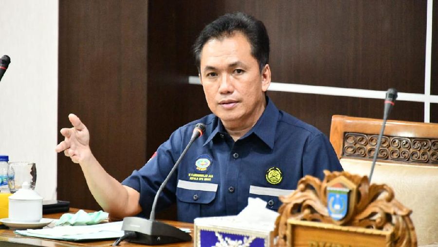 Kepala BPH Migas M Fanshurullah Asa bersama team, menyerahkan SK kuota BBM JBT dan JBKP tahun 2021 & SK Harga Jargas Rumah Tangga kepada Bupati Ogan Ilir Panca Wijaya Akbar S.H. di Kantor Bupati Ogan Ilir, Indralaya, Sumsel (03/03 /2021). (Dok: Migas)