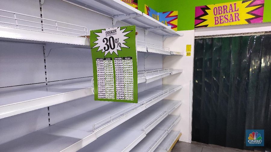 Pengunjung memlih produk yang dijual di supermarket Giant, Pondok Cabe, Tangerang Selata, Rabu (4/3/2021). (²©²ÊÍøÕ¾/Andrean Kristianto)
