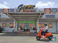 Jelang Tutup, Ini Penampakan Giant yang Obral Barang