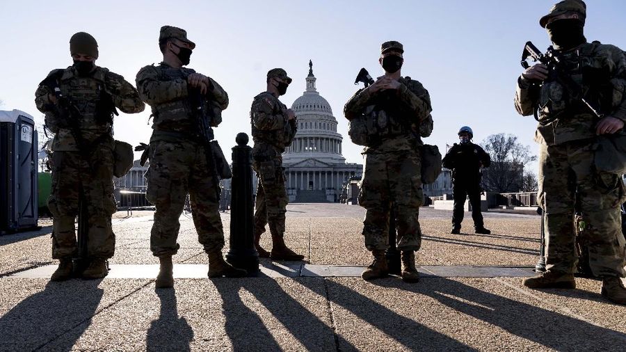 Penjagaan di Gedung Capitol Hill saat menerima ancaman dari kelompok militan pada Rabu (3/3/2021). (AP/J. Scott Applewhite)