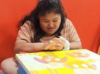 Raysha Dinar Gelar Pameran Lukisan Demi Anak Prasejahtera
