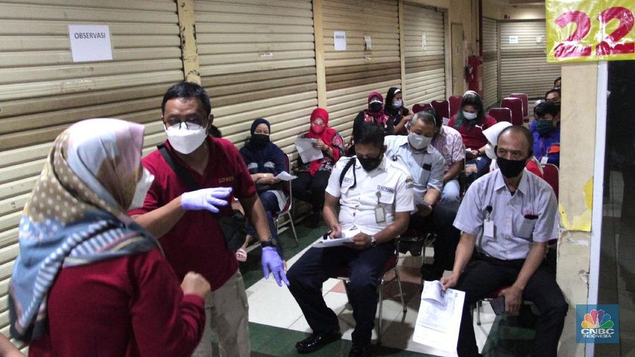 Vaksin massal di Mall CBD Ciledug, Tangerang, Banten, Kamis (4/3/2021). (CNBC Indonesia/Muhammad Sabki)
