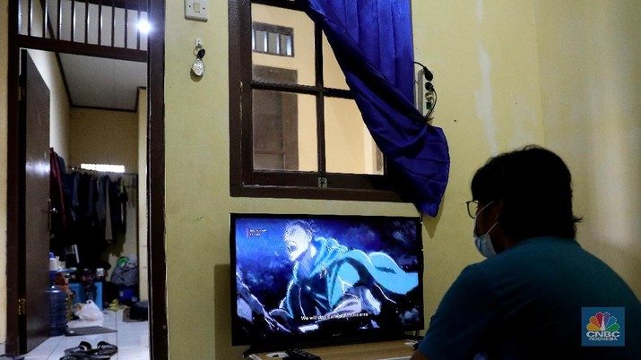 Ilustrasi nonton film lewat (OTT) over the top. (CNBC Indonesia/Muhammad Sabki)