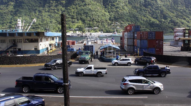 uluhan ribu penduduk pesisir di Selandia Baru, Kaledonia Baru, dan Vanuatu melarikan diri ke tempat yang lebih tinggi pada hari Jumat (5/3/2021) pagi ketika beberapa gempa bumi yang kuat memicu peringatan tsunami di seluruh Pasifik. (AP/Fili Sagapolutele)