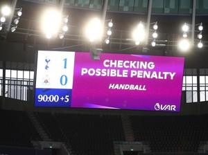 Aturan Handball dalam Sepakbola yang Sering Membingungkan