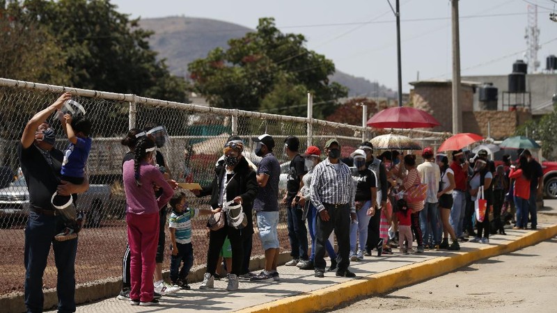 Officials and journalists ride in cable cars between the Campos Revolucion and Tlalpexco stations, during the inauguration of a new aerial public transit system dubbed the Cablebus, in the Cuautepec neighborhood of northern Mexico City, Thursday, March 4, 2021. For the residents of Cuautepec, this new system, the first of four planned lines, will turn a commute to the nearest subway station, that can last up to two hours, into a 30-minute ride. (AP Photo/Rebecca Blackwell)