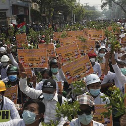 Maaf Junta Militer, Ekonomi Myanmar Makin 'Longsor'