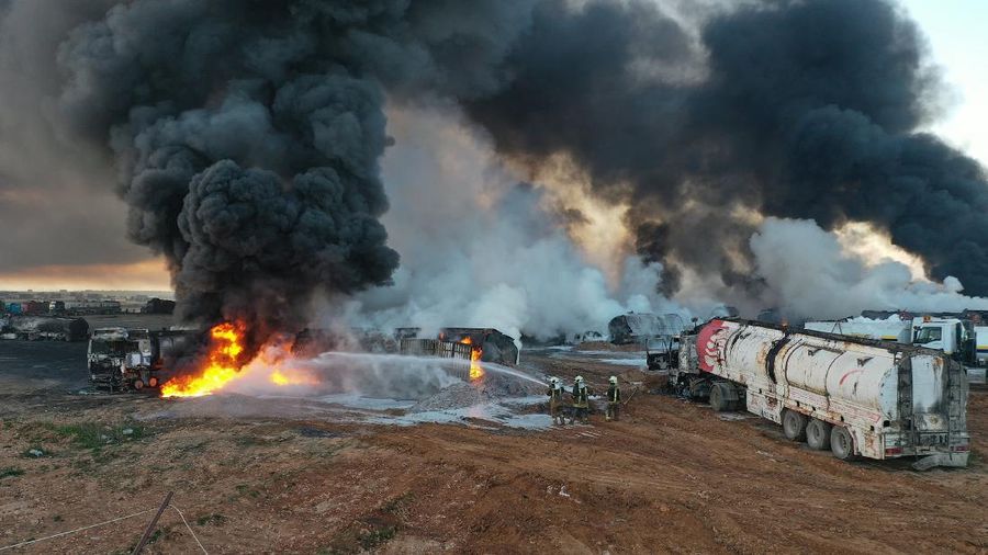 Serangan rudal hantam kilang minyak di Suriah Utara. AP/