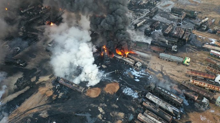 Serangan rudal hantam kilang minyak di Suriah Utara. AP/ Serangan rudal hantam kilang minyak di Suriah Utara. AP/