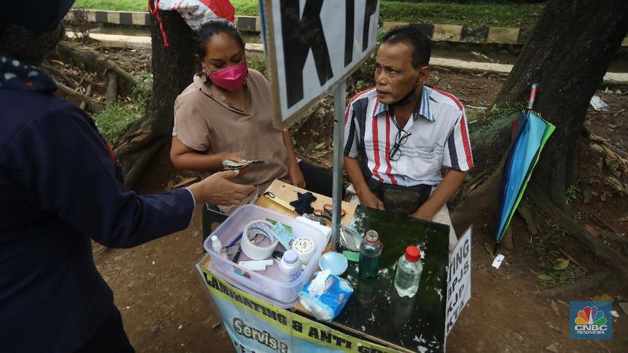 Servis KTP. ( CNBC Indonesia/Andrean Kristianto)