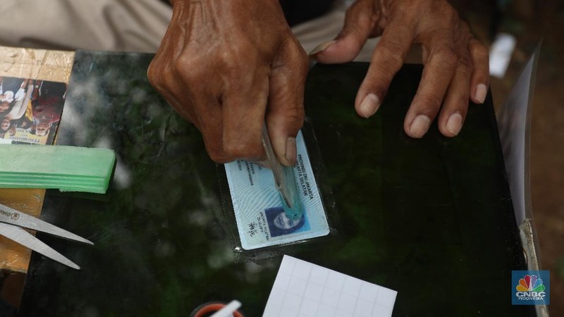 Servis KTP. ( CNBC Indonesia/Andrean Kristianto)
