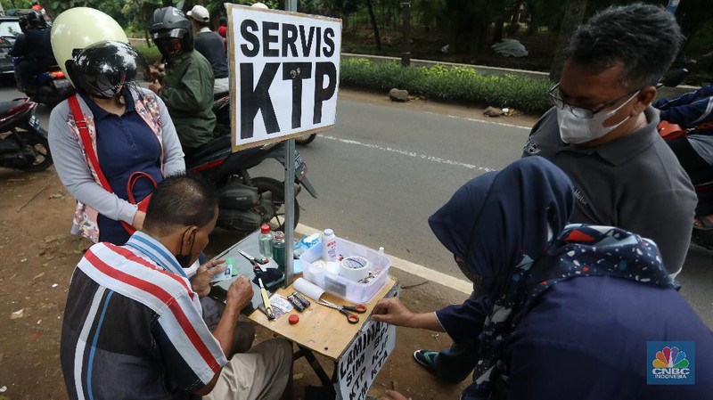 Servis KTP. ( CNBC Indonesia/Andrean Kristianto)