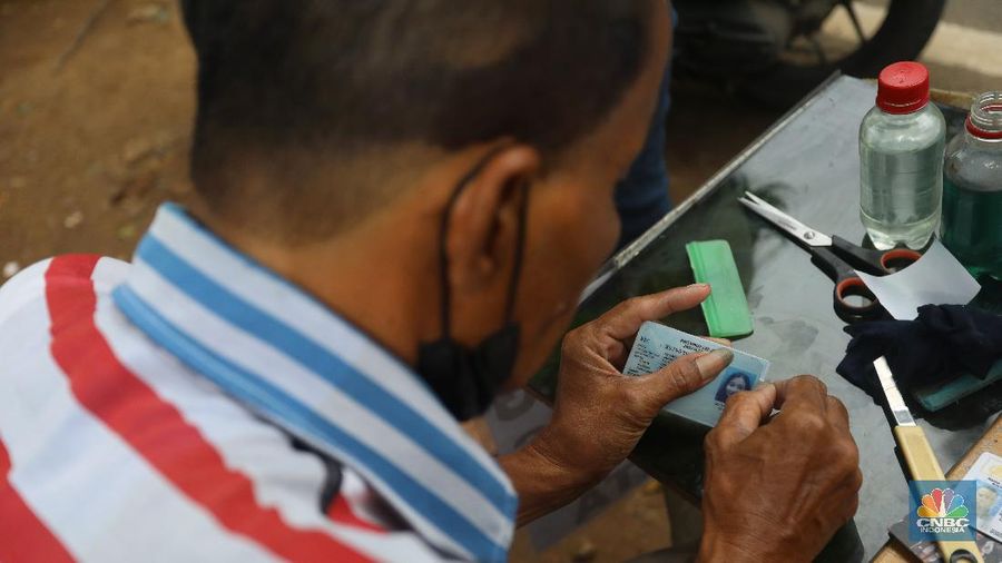 Servis KTP. ( CNBC Indonesia/Andrean Kristianto)