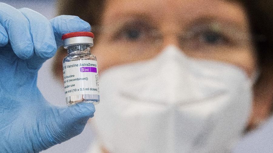 Vaksin AstraZeneca. (AP/Christophe Ena)