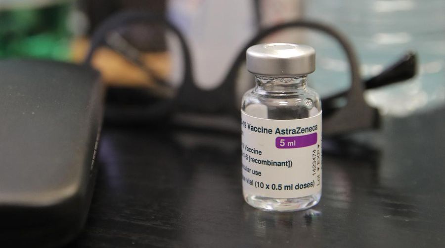 Vaksin AstraZeneca. (AP/Christophe Ena)