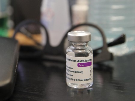 Vaksin AstraZeneca Penuh Kontroversi, Ini Jalan Keluar Ahli