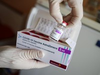 Vaksin AstraZeneca 'Bermasalah', Ini Respons Kemenkes