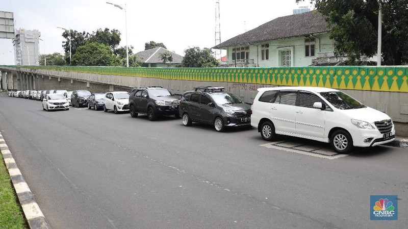 Ilustrasi parkir liar. (CNBC Indonesia/Muhammad Sabki)