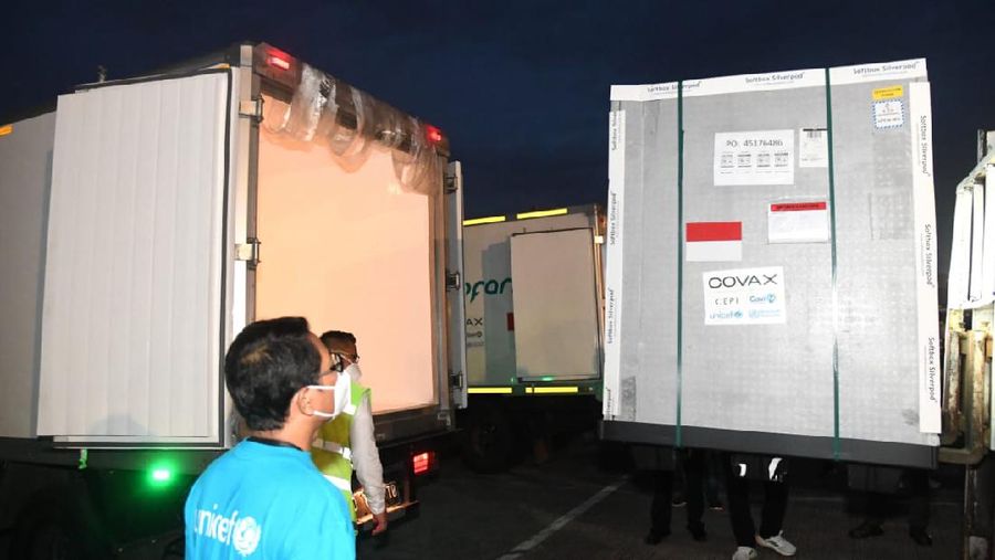 Kedatangan Vaksin AstraZeneca di Bandara Soekarno Hatta, 8 Maret 2021. (Dok: Biro Pers Sekretariat Presiden)