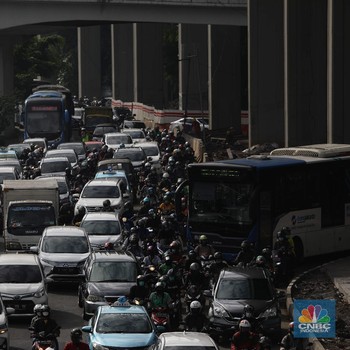Penampakan Jakarta Macet Saat Hari Pertama PPKM Mikro III