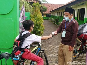Cerita Lucu Rahman yang Terlalu Giat Bersekolah