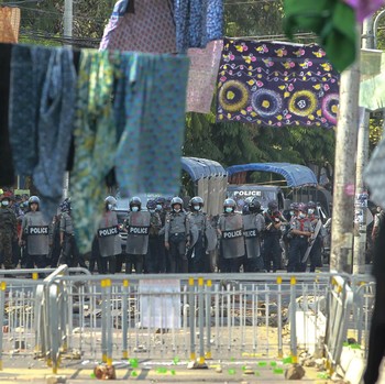 Gokil Myanmar, Jemuran Kain Wanita Jadi Tameng Serangan Junta