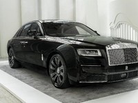 Penampakan 'Mobil Hantu' Rolls Royce Ghost Meluncur di RI