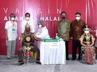Gaya Petruk dan Gatotkaca Ikuti Vaksinasi Massal di Jogja