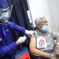 Penampakan Ratusan Warga Lansia Ikuti Vaksinasi di Istora