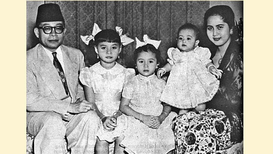 Pada tanggal 14 Maret 1980 terjadi hal yang menyedihkan seluruh bangsa: Proklamator Republik Indonesia Bung Hatta meninggal dunia setelah beberapa hari mengindap sakit tua.