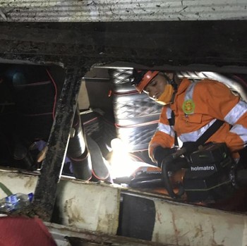 Penampakan Evakuasi Korban Kecelakaan Bus, 27 Orang Meninggal