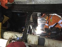 Penampakan Evakuasi Korban Kecelakaan Bus, 27 Orang Meninggal