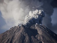 Intip Potret Erupsi Gunung Sinabung, Kolom Abu 700 Meter