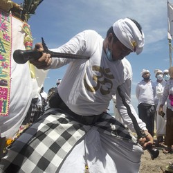 Luhut Gaungkan Work From Bali, Ini Respons Pengusaha