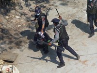 Mencekam! Aparat Junta Tembaki Pelayat Korban Demo Myanmar