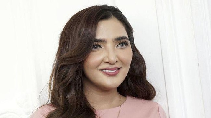 Setelah berjuang melawan masa kritis akibat Covid-19 yang menyerangnya, Ashanty diperbolehkan menjalani isolasi mandiri di rumah. (Detikcom/Palevi S) Setelah berjuang melawan masa kritis akibat Covid-19 yang menyerangnya, Ashanty diperbolehkan menjalani isolasi mandiri di rumah. (Detikcom/Palevi S)