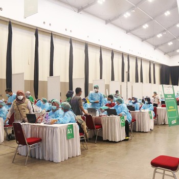 Intip Vaksinasi Covid-19 3-In-1 di Tangerang