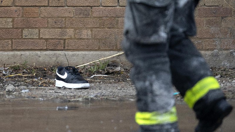 Chicago police work  the scene of a fatal shooting early Sunday, March 14, 2021, in the Park Manor neighborhood of Chicago. Authorities say gunfire erupted at a party on Chicago’s South Side early Sunday morning.  (Erin Hooley /Chicago Tribune via AP)