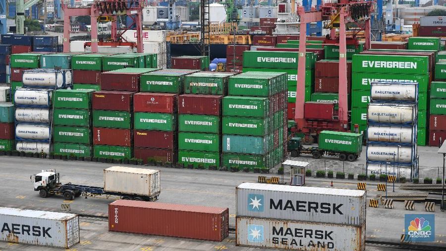 Ilustrasi Ekspor- Impor Aktifitas kapal ekspor impor di Pelabuhan Tanjung Priok, Jakarta, Senin (15/3/2021). Bandan Pusat Statistik (BPS) merilis laporan ekspor dan impor tecatat US$ 15,27miliar atau mengalami kenaikan 8,56% dibandingkan pada Februari 2020 (year-on-year/YoY) yang mencapai US$ 14,06 miliar. (²©²ÊÍøÕ¾/Tri Susilo)