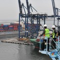 Aktifitas kapal ekspor impor di Pelabuhan Tanjung Priok, Jakarta, Senin (15/3/2021). Bandan Pusat Statistik (BPS) merilis laporan ekspor dan impor tecatat US$ 15,27miliar atau mengalami kenaikan 8,56% dibandingkan pada Februari 2020 (year-on-year/YoY