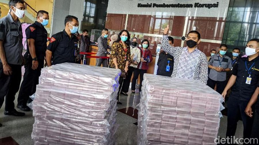 Penyidik KPK menyita uang senilai Rp 52,3 miliar yang diduga berkaitan dengan kasus dugaan suap dalam pemberian izin ekspor benih lobster atau benur. (detikcom/Ari Saputra )
